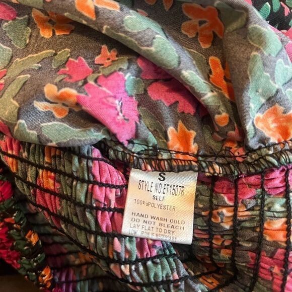 Peach smocked floral sweetheart top size Small - Picture 7 of 8